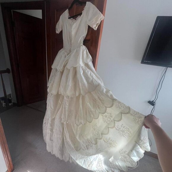 Vintage American Women's White and Cream Dress - Picture 1 of 6